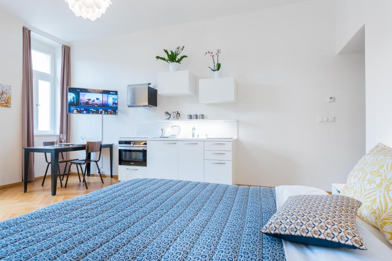 Beautiful Mala Strana Studio By Easybnb Prága Kültér fotó